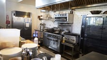 vixxo-hero-empty-kitchen-in-restaurant-PBBUR3X